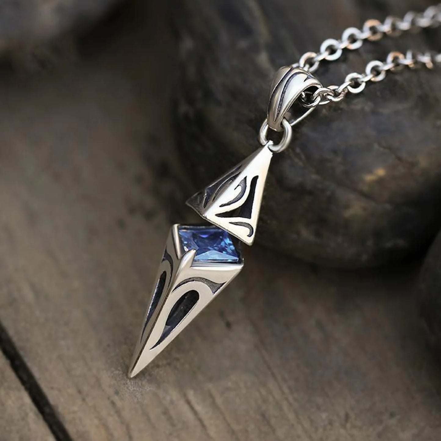 Stylish Men's Necklace with Blue Stone