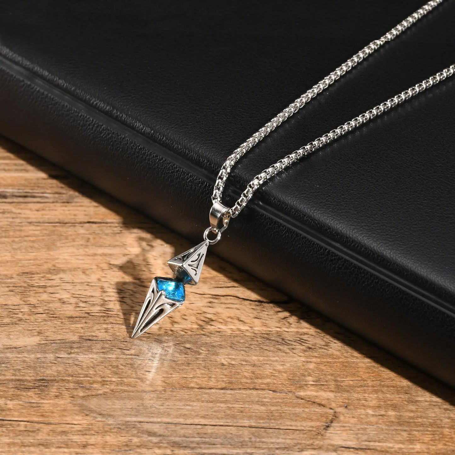 Stylish Men's Necklace with Blue Stone